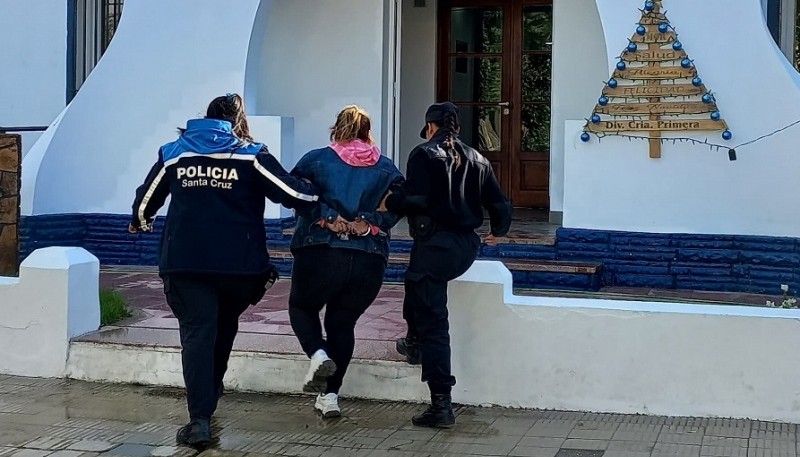 Detuvieron a una mujer que hurtó una mochila 