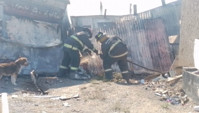 Bomberos sofocaron incendio sobre una vivienda