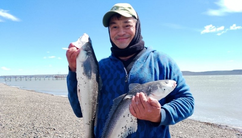 Pescadores despiden el año en la costanera local