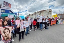 Gran reclamo de justicia en el izamiento dominical