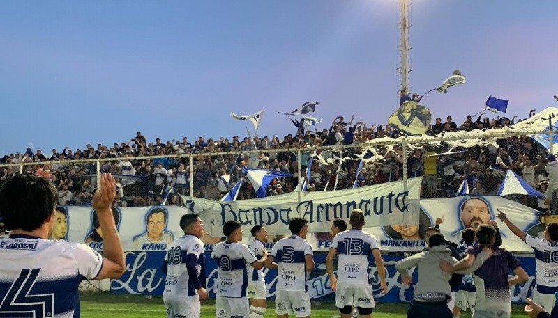 El Lobo festejó con su gente el pase a Semis.