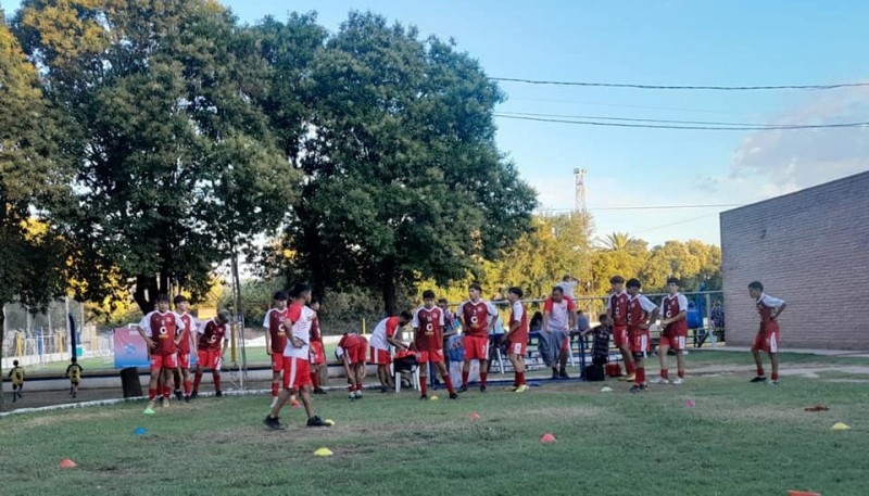 Los santacruceños están a un triunfo de meterse en el top cuatro de esta competencia. 