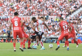 River no supo aguantarlo e igualó ante Argentinos Juniors en el debut