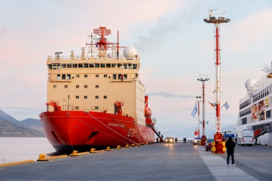 El Rompehielos Almirante Irízar llegó a Ushuaia