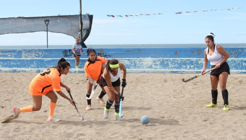 El torneo de hockey ya está en marcha. (Foto: Sec. Turismo y Deportes CO)