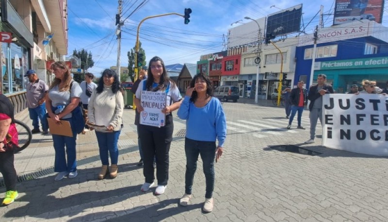 noticiaspuertosantacruz.com.ar - Imagen extraida de: https://www.tiemposur.com.ar/info-general/las-buenas-temperaturas-acompanaron-el-57-izamiento-dominical