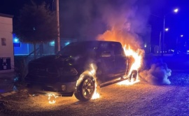 Le prendieron fuego la camioneta de un empresario pesquero en Trelew