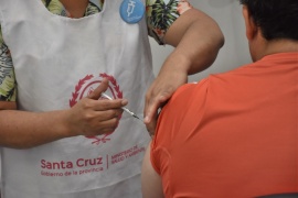 Campaña de vacunación "Reforzá tus defensas" en las calles de Río Gallegos