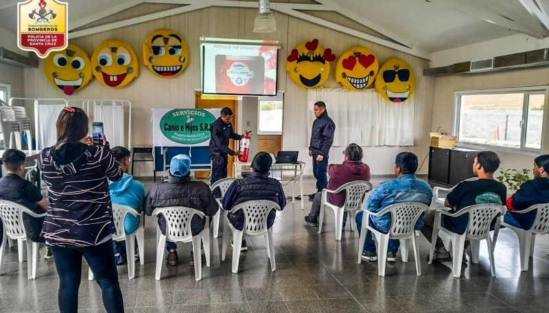 Bomberos brindaron capacitación a personal del Puerto Punta Quilla