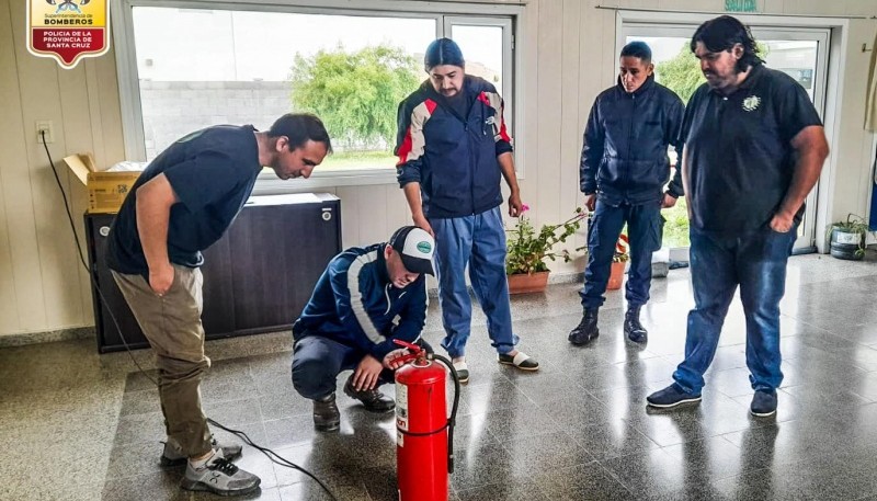 Bomberos brindaron capacitación a personal del Puerto Punta Quilla