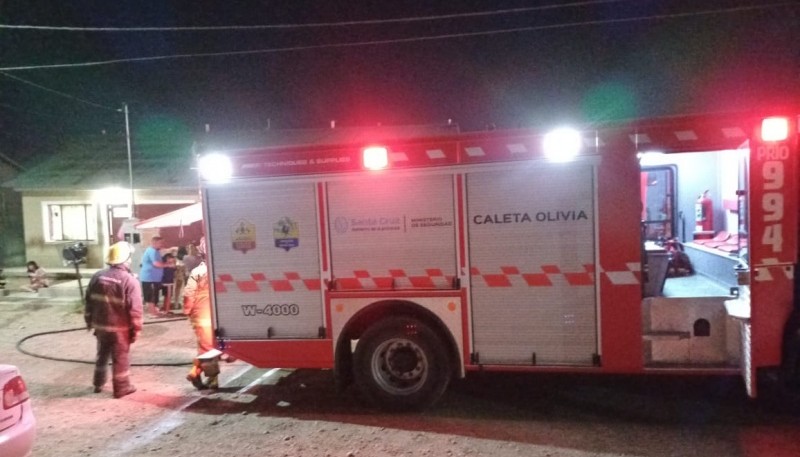 Bomberos sofocaron incendio sobre una vivienda