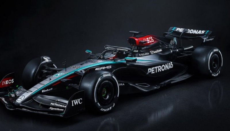 Mercedes presentó el W15, el último que correrá Hamilton en la escudería