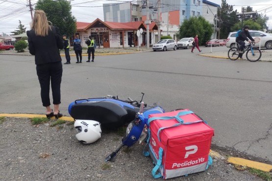 No respetó el paso y chocó contra una motocicleta  