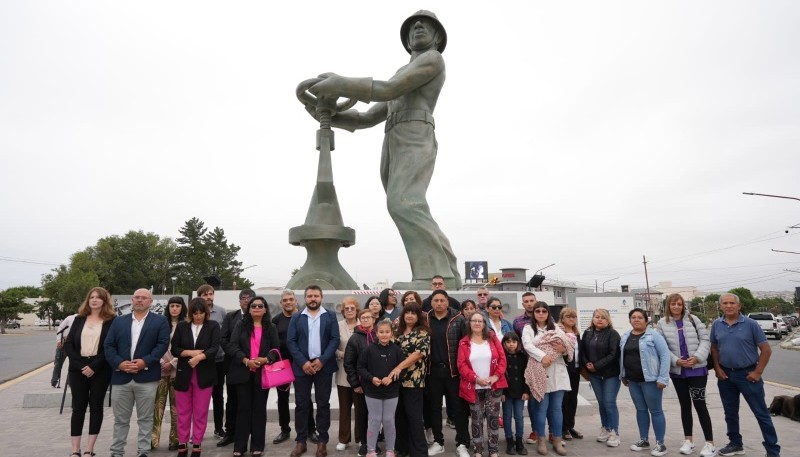 Homenaje a obreros que construyeron el Gorosito.