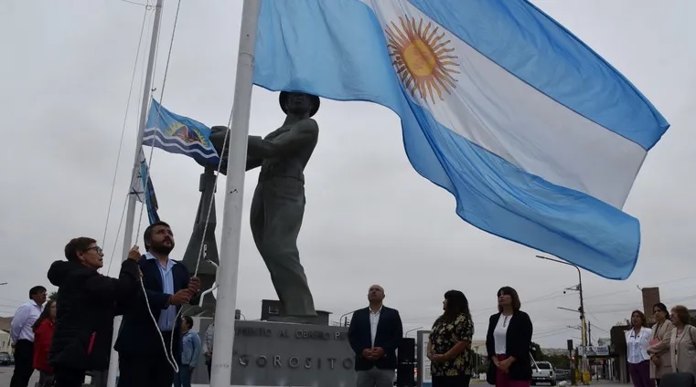 Homenaje a obreros que construyeron el Gorosito.