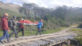 Gendarmería rescató a una mujer que se había accidentado en Laguna Esmeralda