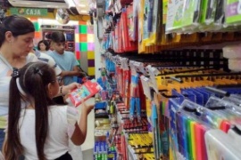 Gobierno acordó un 25 % de reintegro en compras escolares: de qué se trata