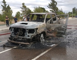 Se incendió una camioneta por una falla en el tanque de acetileno