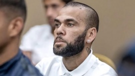 Dani Alves fue condenado a 4 años y medio de cárcel por violación