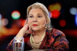 Carrió acusó a Javier Milei de "generar caos para abolir el Estado"