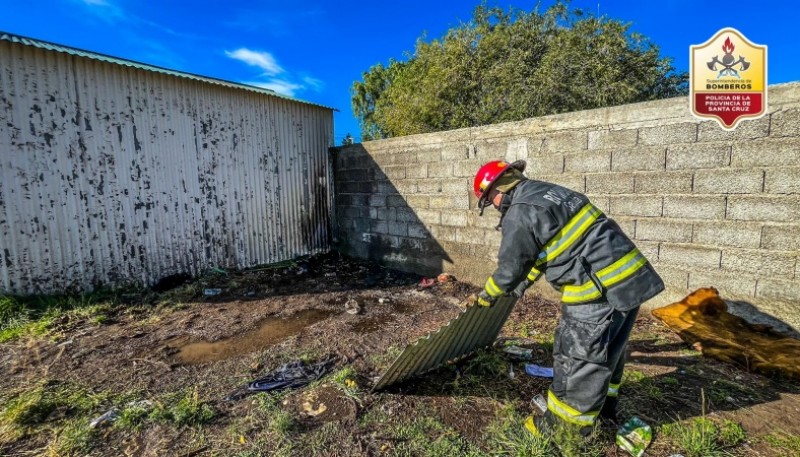 Bomberos sofocaron incendio sobre residuos 