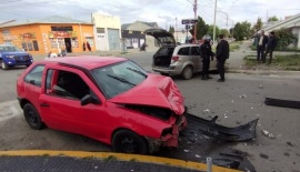 Tres heridos en un fuerte choque