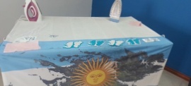 Se colocarán estampados de las Islas Malvinas en los guardapolvos escolares