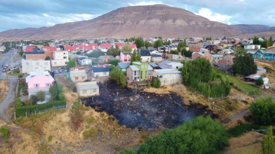 Incendio en cañadón cerca del hotel Esplendor