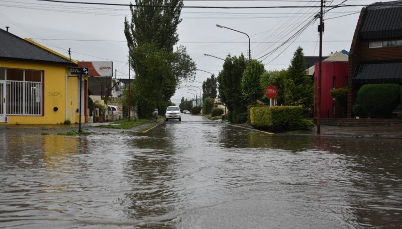 noticiaspuertosantacruz.com.ar - Imagen extraida de: https://www.tiemposur.com.ar/info-general/proteccion-civil-municipal-brinda-asistencia-a-familias-por-las-inundaciones