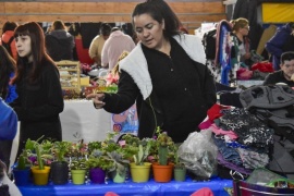 Masiva Feria de Pulgas y emprendedores en el Verón