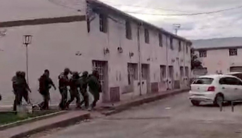 noticiaspuertosantacruz.com.ar - Imagen extraida de: https://www.tiemposur.com.ar/policiales/tres-detenidos-tras-pelea-y-amenazas-con-arma-de-fuego