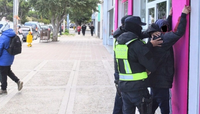 Intentó robar una motocicleta y fue detenido 