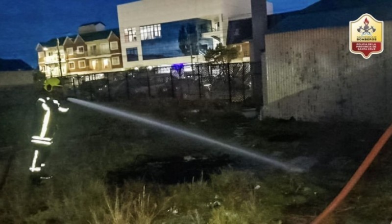 Bomberos sofocaron incendio sobre residuos 