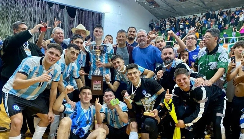 Los chicos no perdieron ningún partido en todo el certamen.  (Foto: Locura Deportiva)