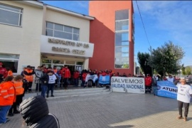 Trabajadores en contra de los despidos en Santa Cruz