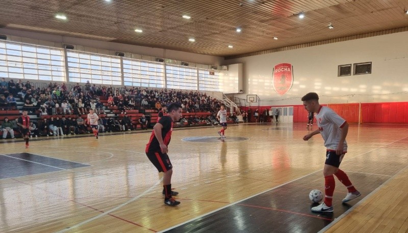 Diablos Rojos se quedó sin invicto en el peor momento del torneo.