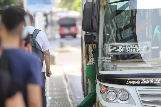 UTA exigió a las empresas que paguen el jueves los salarios o va al paro