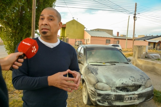 Investigan el incendio intencional de un auto