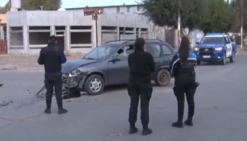 Colisión deja a una mujer hospitalizada