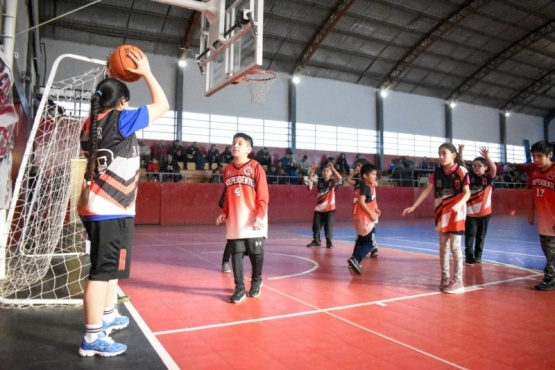 A puro deporte: los gimnasios municipales repletos de chicos y chicas este fin de semana