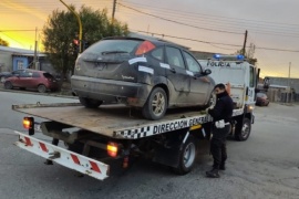 Tras persecución lograron detener a un auto y sus ocupantes