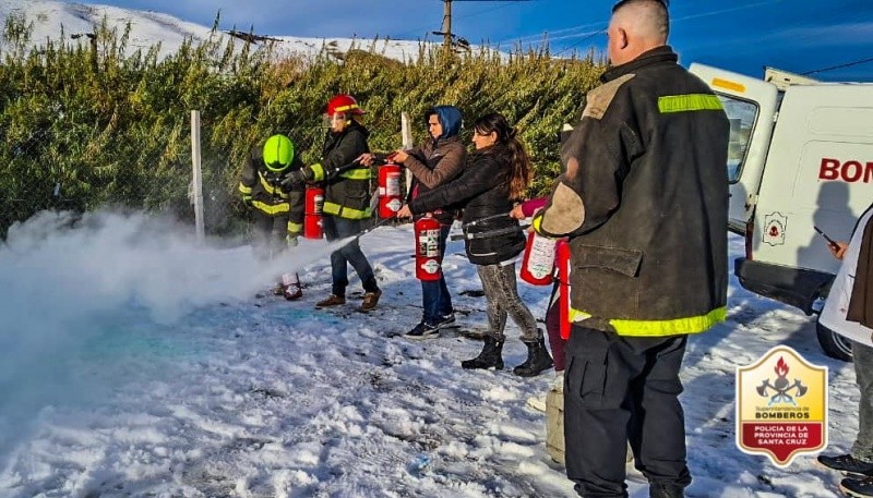 Bomberos brindó capacitación de manejo de extintores 