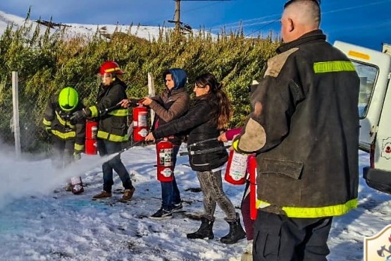 Bomberos brindó capacitación de manejo de extintores 