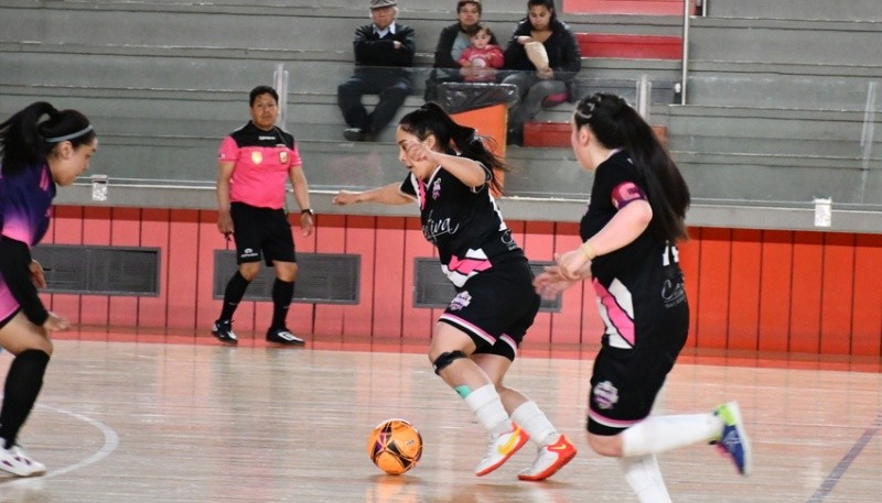 Las chicas jugaron en el Microestadio. (Foto: Peligrosamente Temprano)