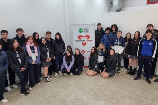 Alumnos del Colegio Salesiano visitaron los estudios de Tiempo FM