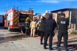 Bomberos sofocaron incendio sobre una vivienda