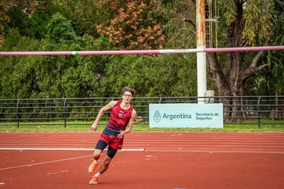 Deportista santacruceño en el Metropolitano de Atletismo