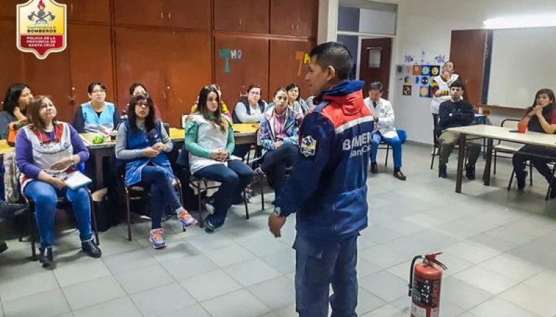 Bomberos brindó capacitación a la Escuela Primaria N° 60 de Río Turbio 