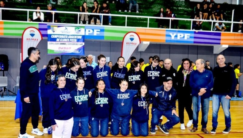 Las chicas de la Villa Turística felices con sus medallas.  (Foto: Fotomix CR)