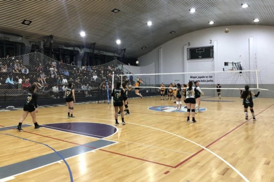 Con las chicas Sub-18 comenzó este año la actividad oficial de la FeSaVol. (Foto: ABC)